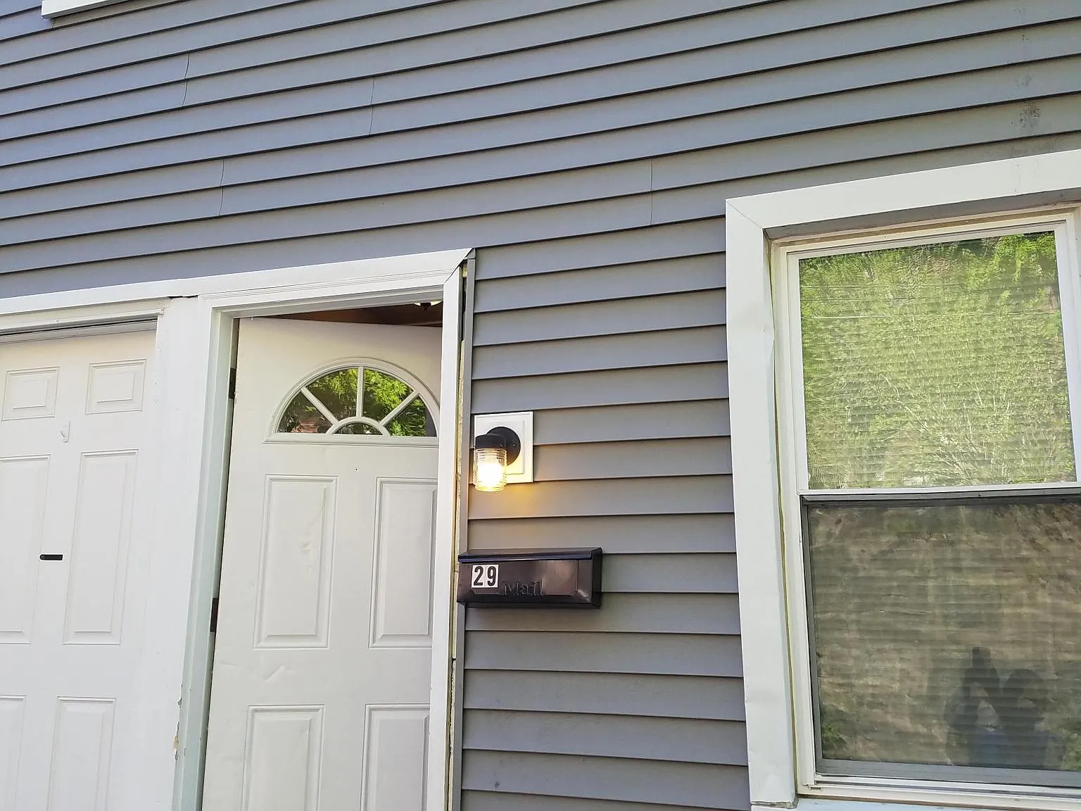 2 bed, 900 sqft, $1,525 — Photo 1