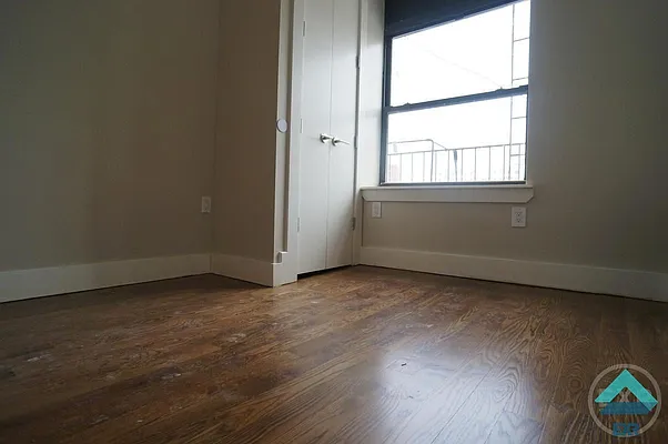 Rented by EXR | media 10