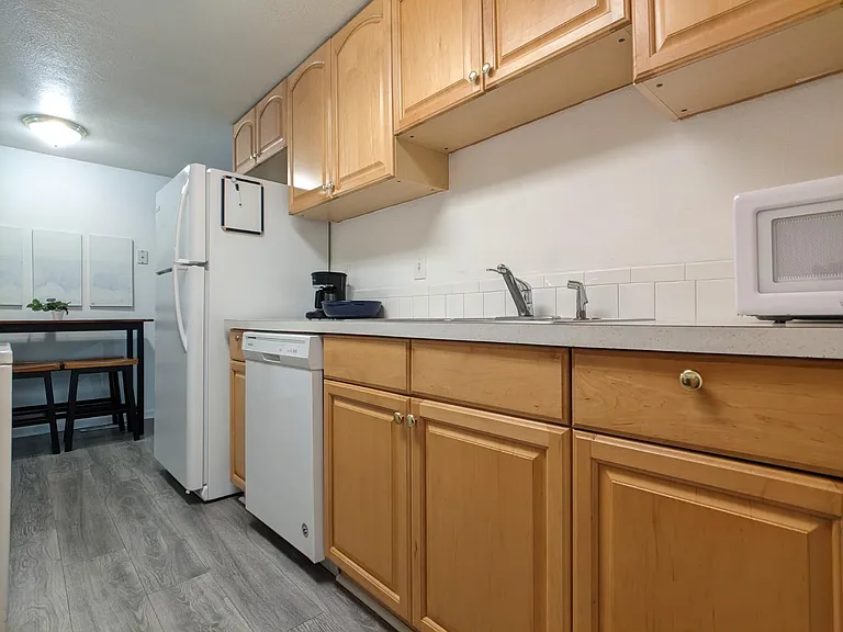 1110 Highland Dr — Photo 6