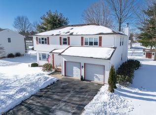 16 Aberdeen Cir, Raritan Twp., NJ 08822