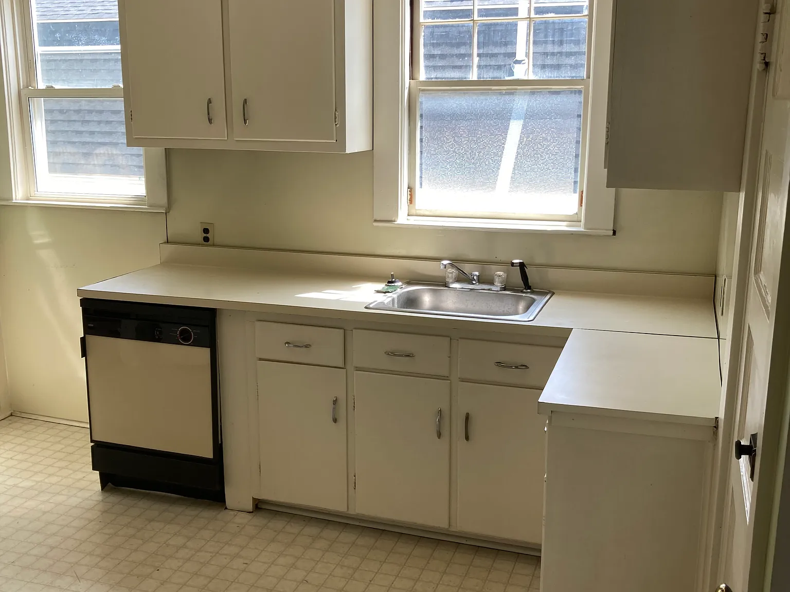 4 bed, 1800 sqft, $4,800 — Photo 3