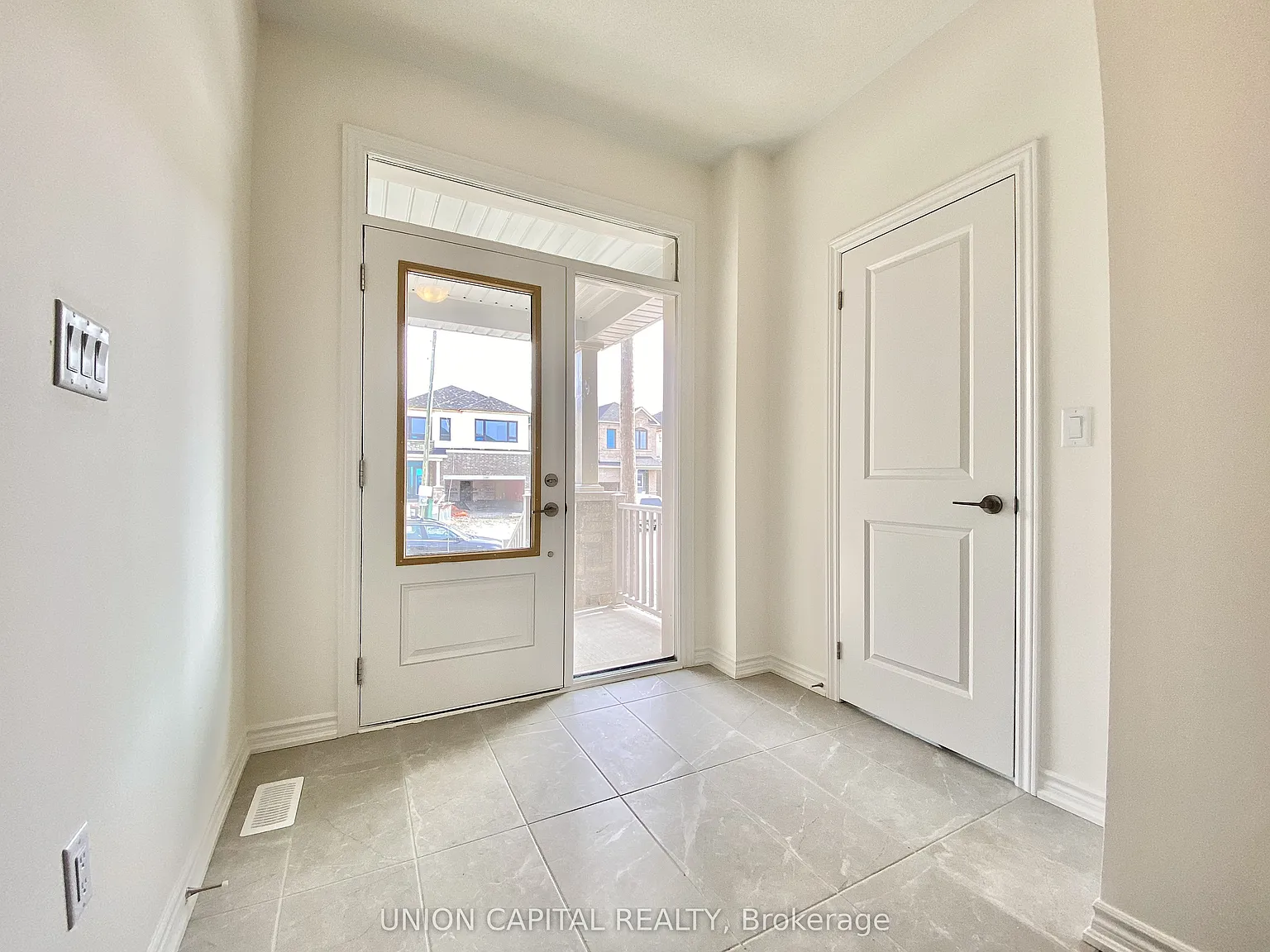 5 bed, $3,199 — Photo 3