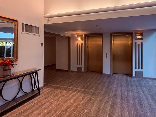 22 Railroad St — Photo 2