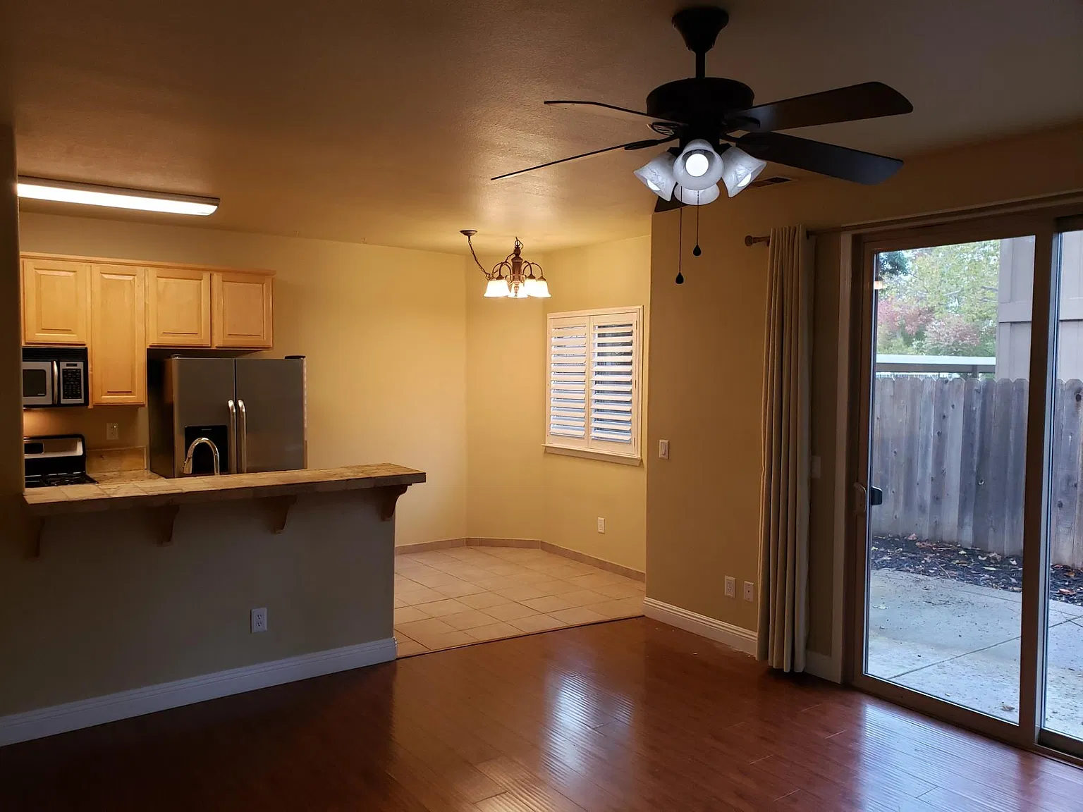 3 bed, 2.5 bath, 1356 sqft, $2,650 — Photo 2