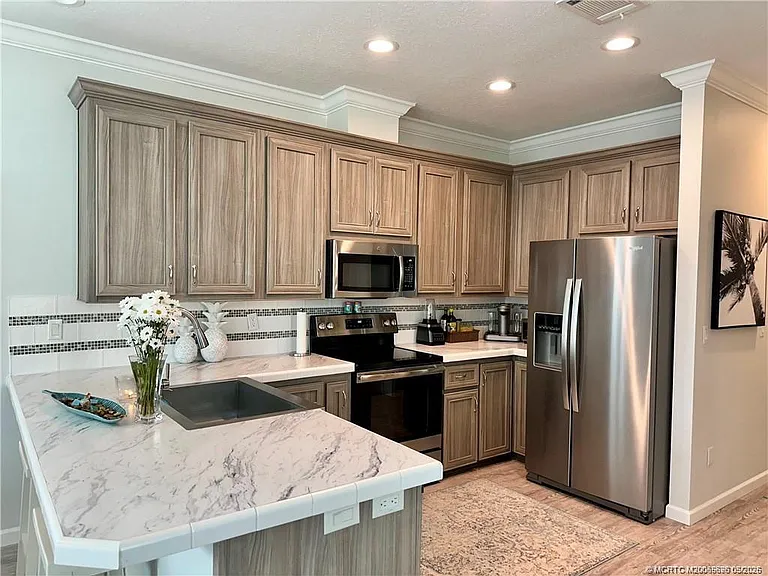 352 NE Starboard Dr — Photo 7