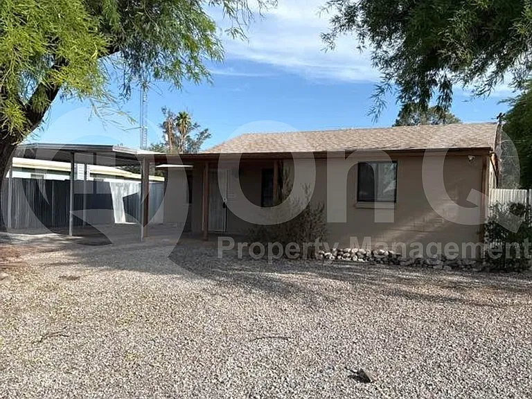 1002 E Simmons St — Photo 1