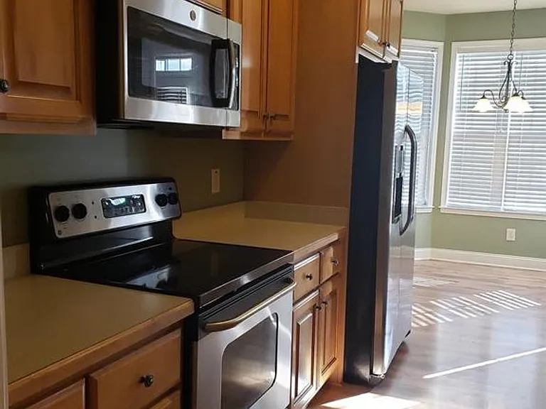 426 Stillwood Dr — Photo 9