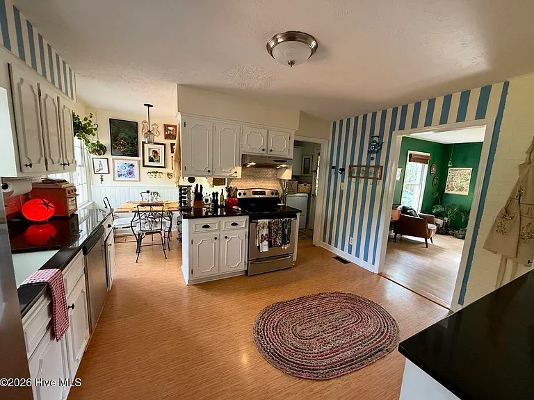 16 Cameron Ln — Photo 8