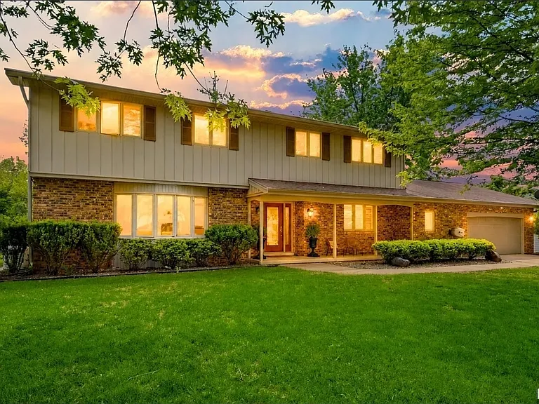 210 E Morningside Dr — Photo 1