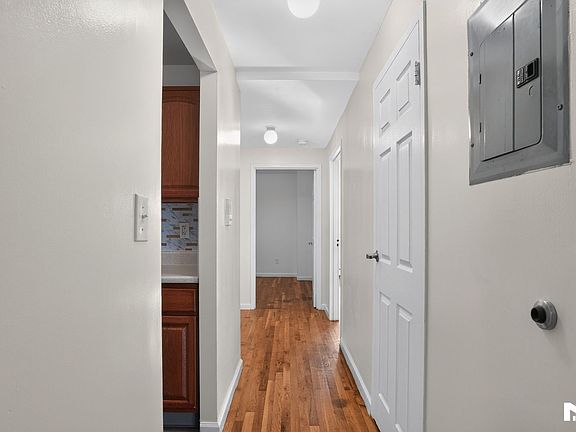 5th image of 747 Essex St #3