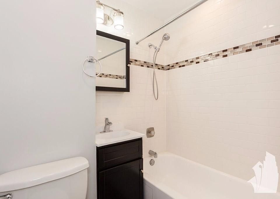 1st image of 4522 N Clarendon Ave