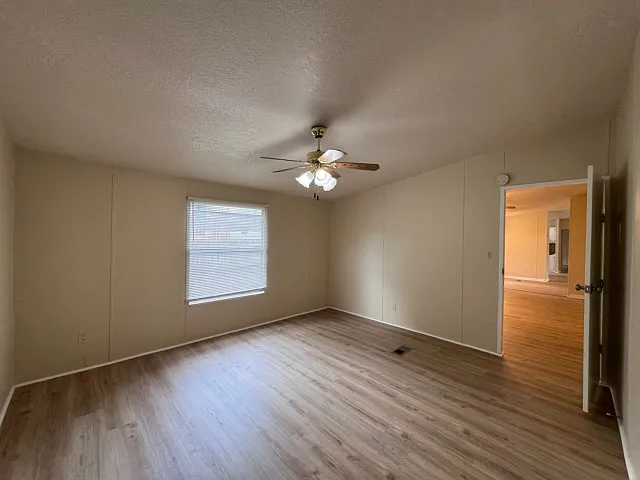 5 bed, 2128 sqft, $2,500 — Photo 4