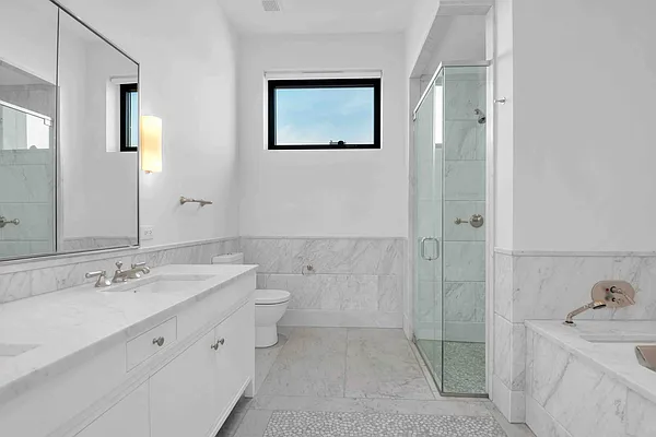 Sold by Level Group | media 8