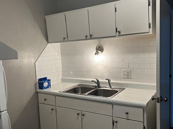 4th image of 3519 Woodbine Ave APT 12