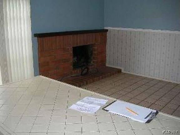 Family Room w/Fireplace