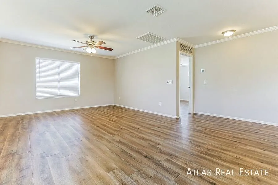 Beautiful 4-Bedroom Home with a Pool in San Tan Valley! — Photo 3