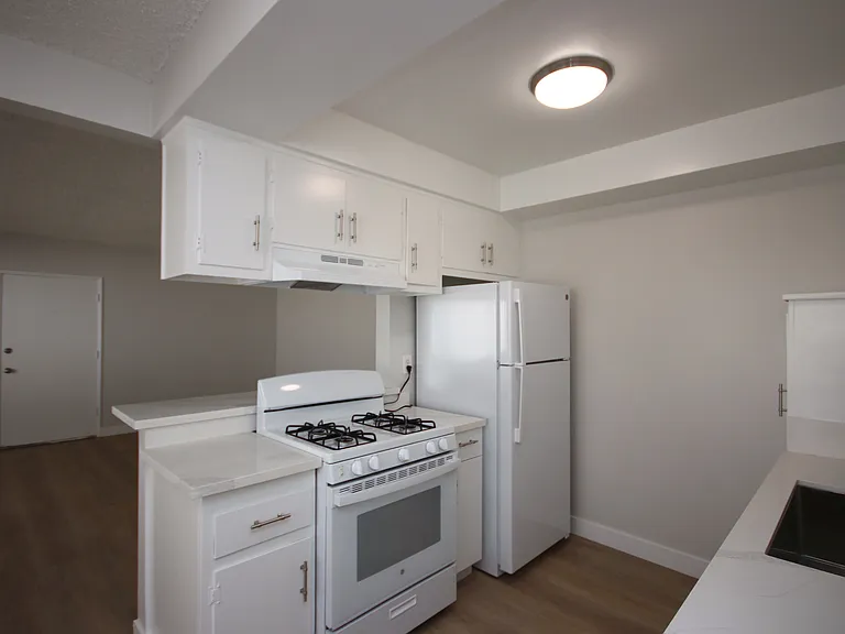 2505 W Grand Ave #F — Photo 9