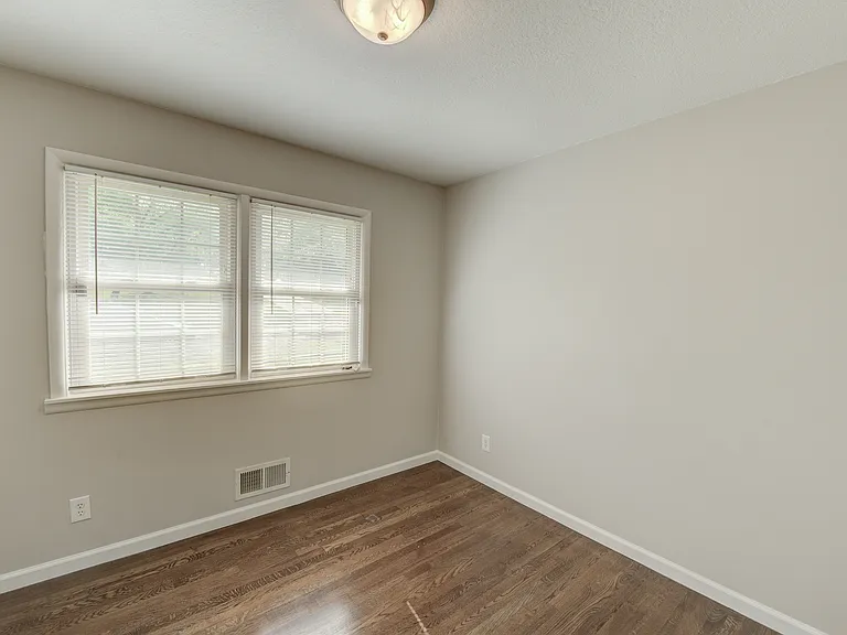 616 N Morse Ave — Photo 7