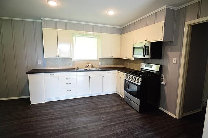 2nd image of 207 Oakcrest St