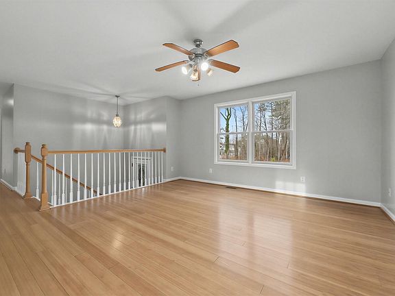 4th image of 399 Hillcrest Dr