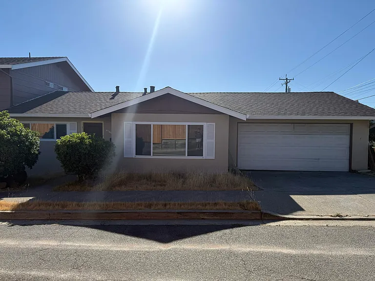 4561 Heyer Ave — Photo 1