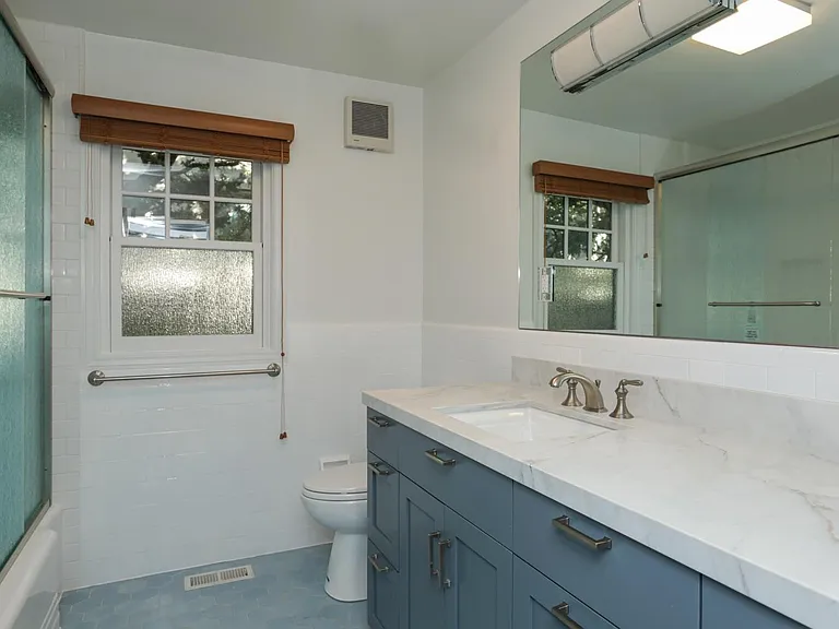 1030 Hopkins Ave — Photo 8