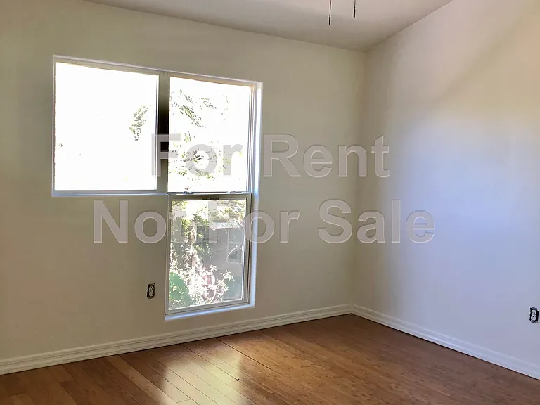 575 E Roger Rd — Photo 11