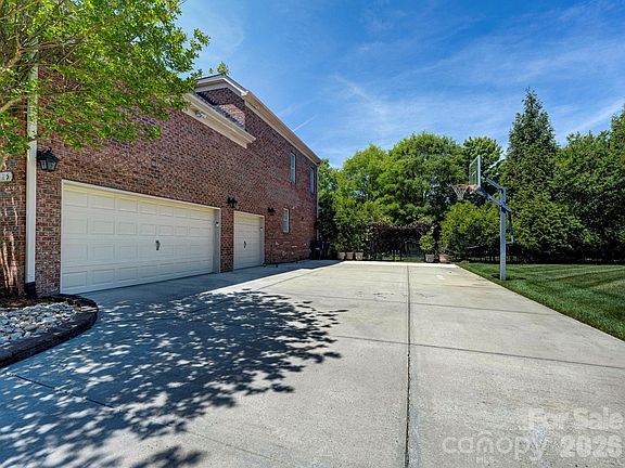 3rd image of 725 Wild Berry Ct