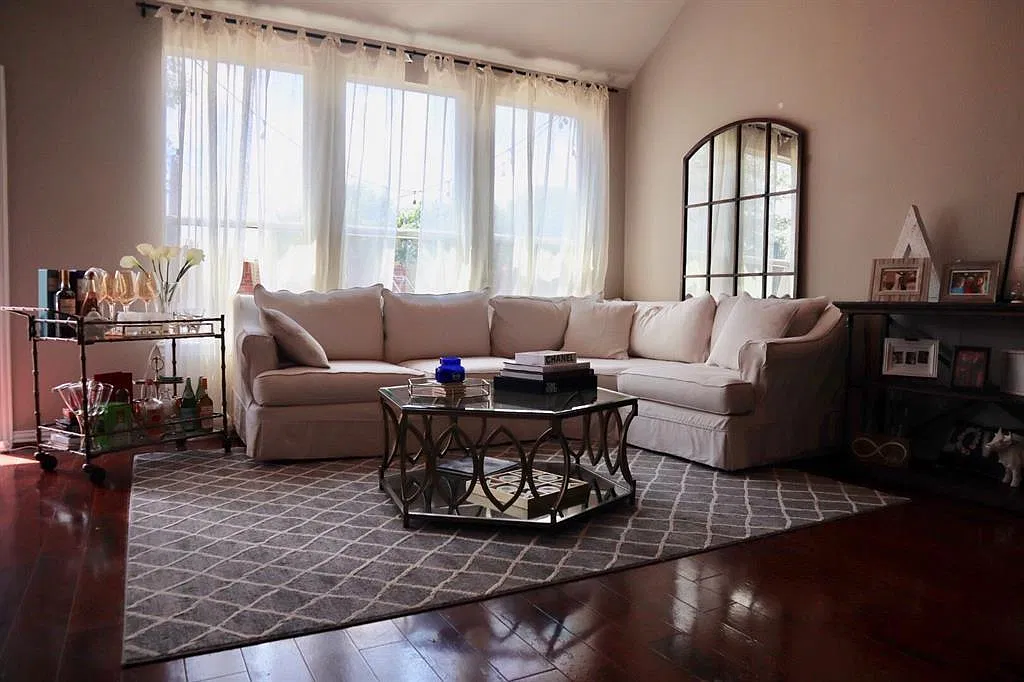 4 bed, 2.5 bath, 2280 sqft, $2,700 — Photo 4
