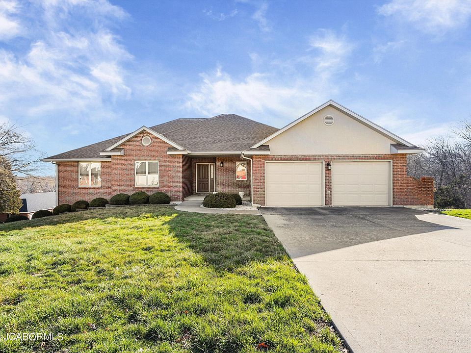 1st image of 303 Monterey Dr