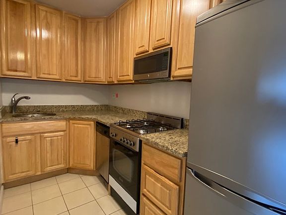 3rd image of 300 W 55th St APT 8C