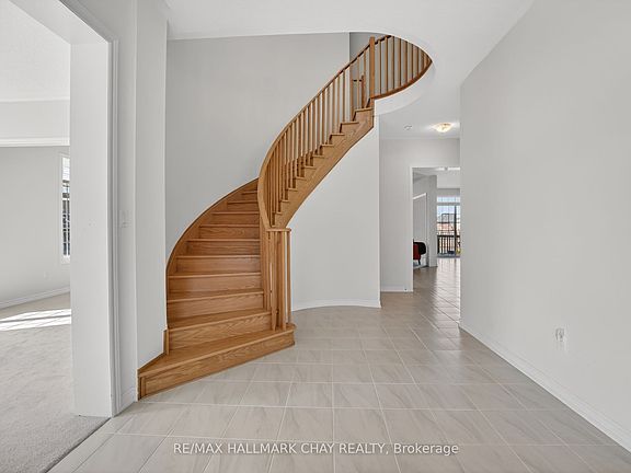 4th image of 12 Thompson Way