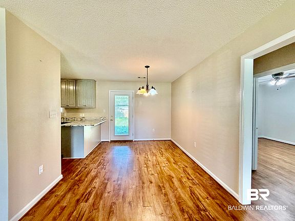 4th image of 66 Forest Ave