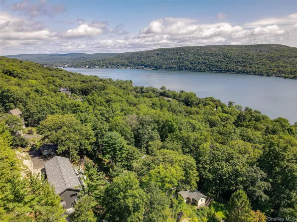 87 Blueberry Hill, Greenwood Lake, NY 10925