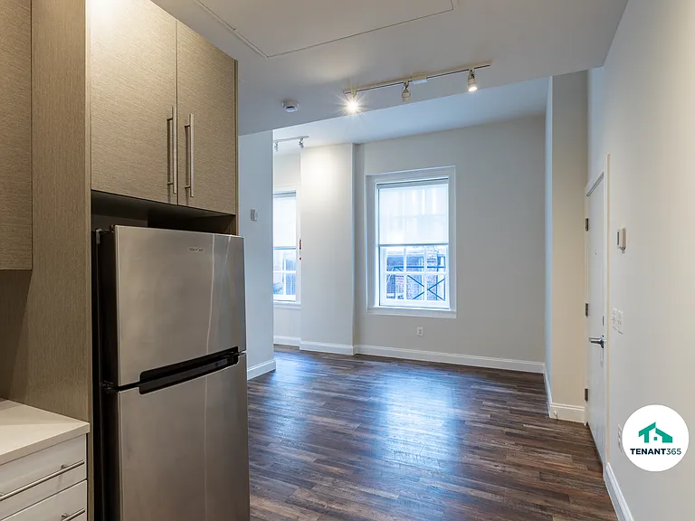 8 E Fayette St #404 — Photo 15