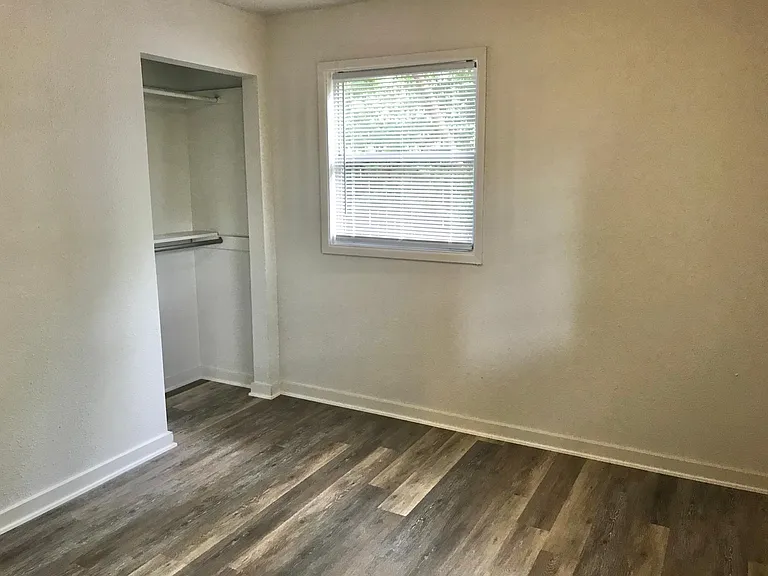 5218 Victoria Dr — Photo 6