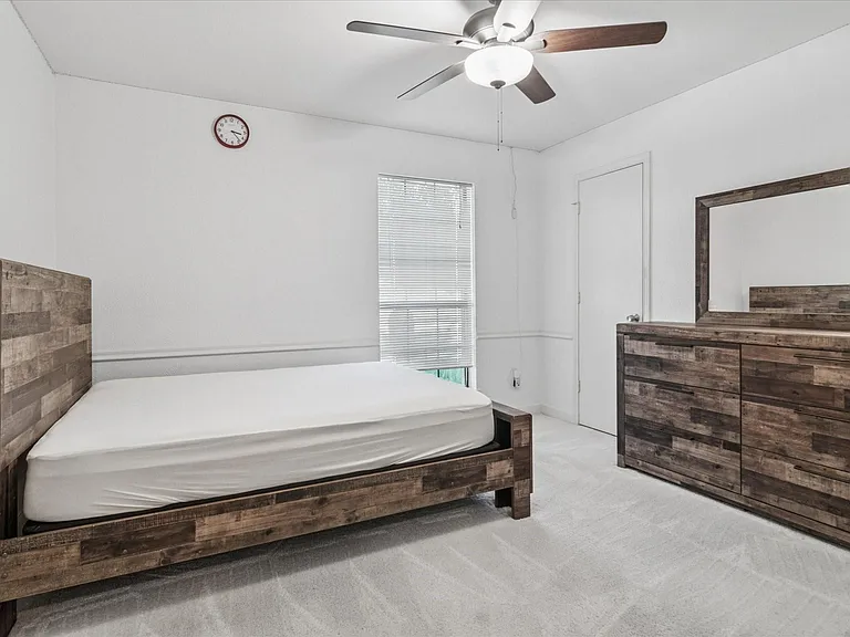 4436 Emerson Dr — Photo 2