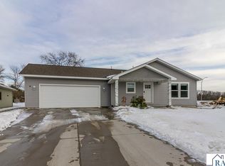 2015 Essler Dr, Saint Peter, MN 56082