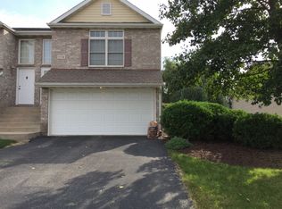 1174 Penny Ln, Sycamore, IL 60178