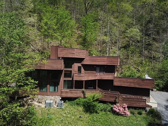 1st image of 170 Foxcroft Ln