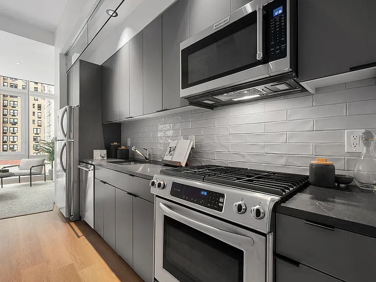 306 W 48th St #5D — Photo 5