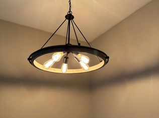 10262 W Parkedge Cir, Franklin, WI 53132