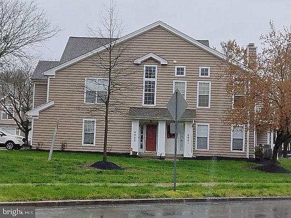 4th image of 4903 King Patrick Way #302