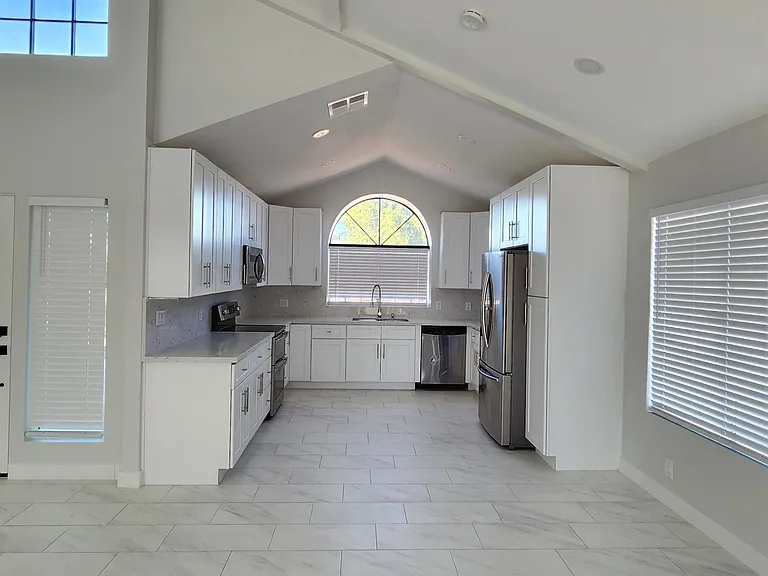 7301 W Sierra St — Photo 7