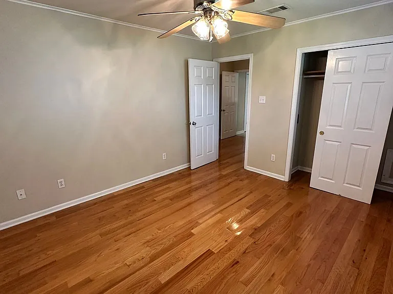 6219 W End Blvd — Photo 8