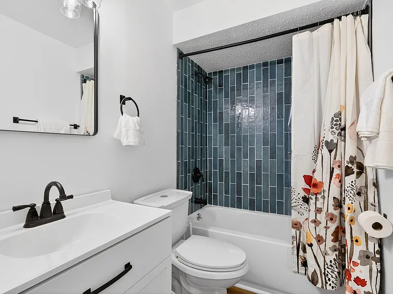 646 Fox Plains Dr — Photo 36