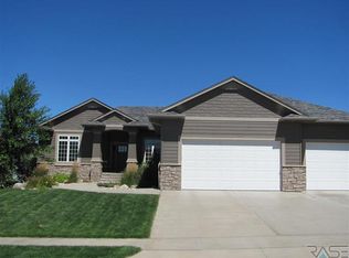 2104 S Silverpine Ct, Sioux Falls, SD 57110