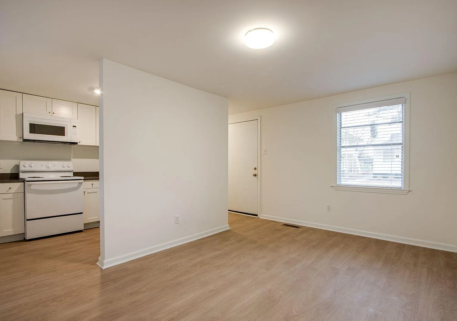1 bed, $995 — Photo 1