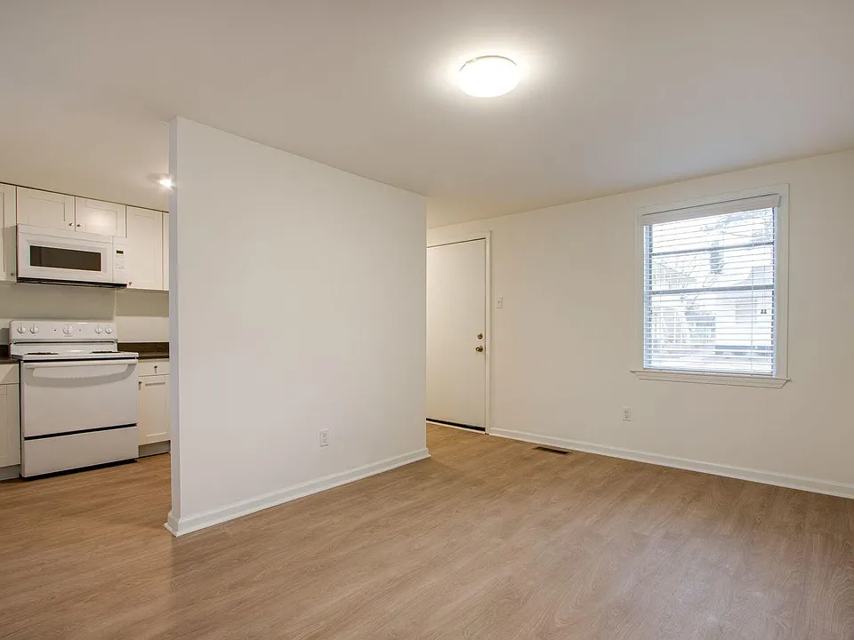 2040 Southern Ave #4