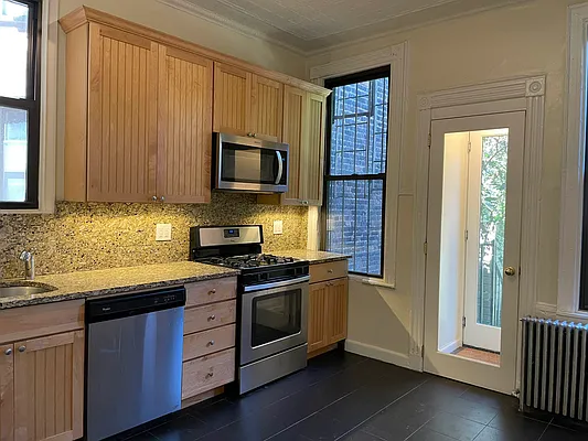 Rented by Compass | media 7